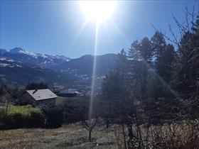 Terrain - EMBRUN - Un Terrain de 1 410m², constructible.