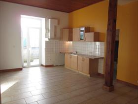 Appartement - LA BATIE MONTGASCON - LA BATIE MONTGASCON T2 rez-de-chaussée avec cour 