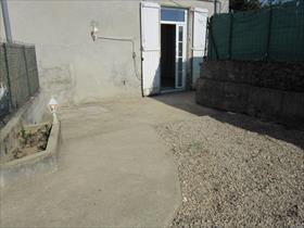 Appartement - LA BATIE MONTGASCON - LA BATIE MONTGASCON T2 rez-de-chaussée avec cour 