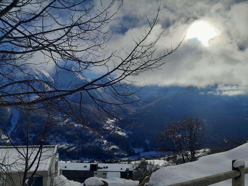 886_405_Vue_20251208033855